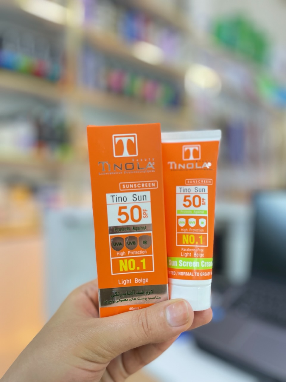 ضدآفتاب تینولا TINOLA رنگی SPF 50 مناسب پوست معمولی و چرب بژ روشن 